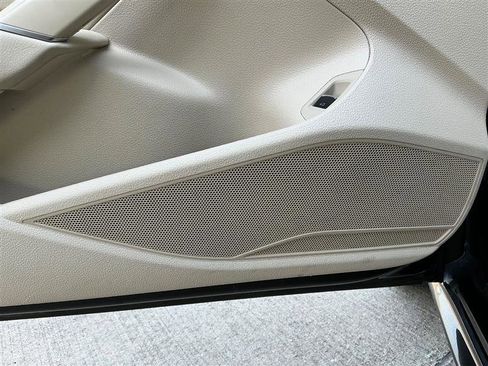 Used 2016 Volkswagen Passat 1.8T w/ Lighting Package image 27