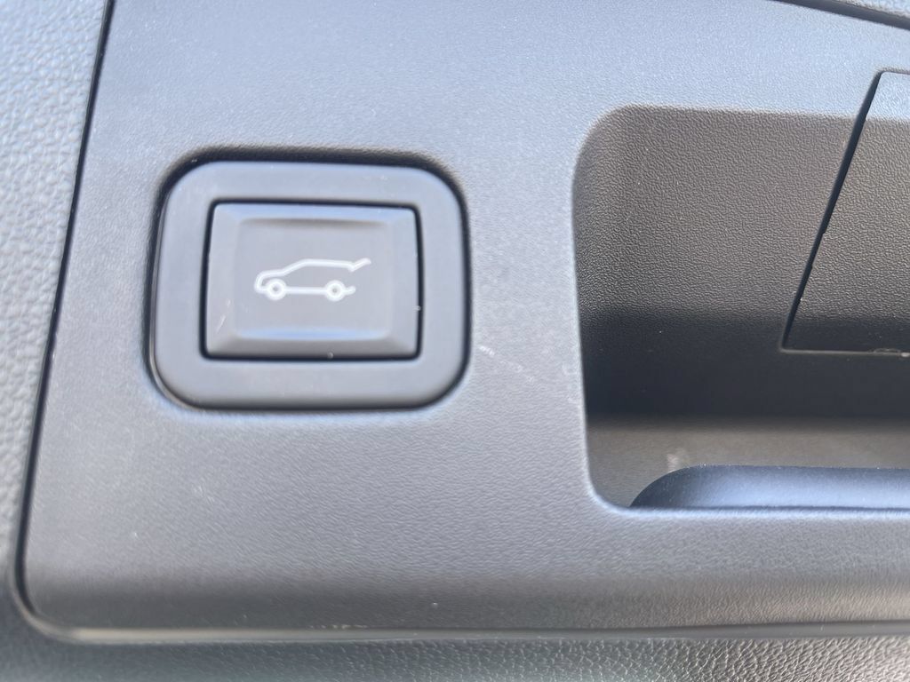 Certified 2024 Cadillac XT4 Premium Luxury w/ Cold Weather Package AWD/4WD image 6