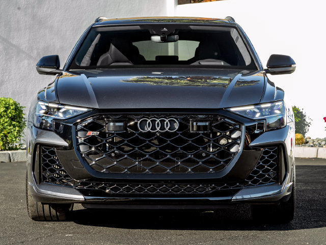 Used 2026 Audi RS Q8 performance AWD/4WD image 3