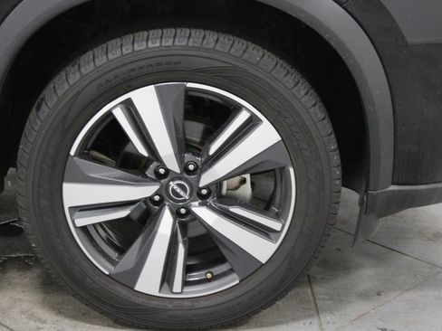 Used 2024 Nissan Rogue SL FWD image 12