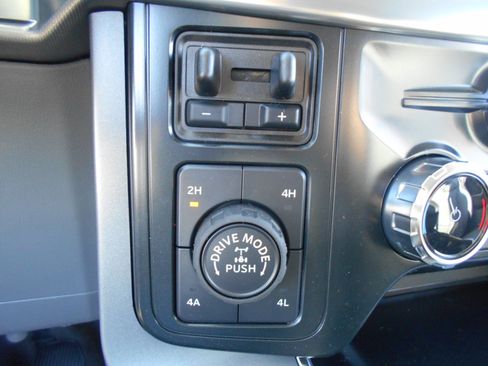 New 2025 Ford F150 Lariat w/ Equipment Group 501A Mid image 32