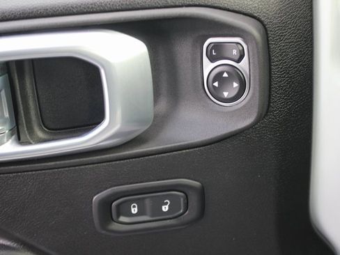 Used 2021 Jeep Wrangler Willys image 15