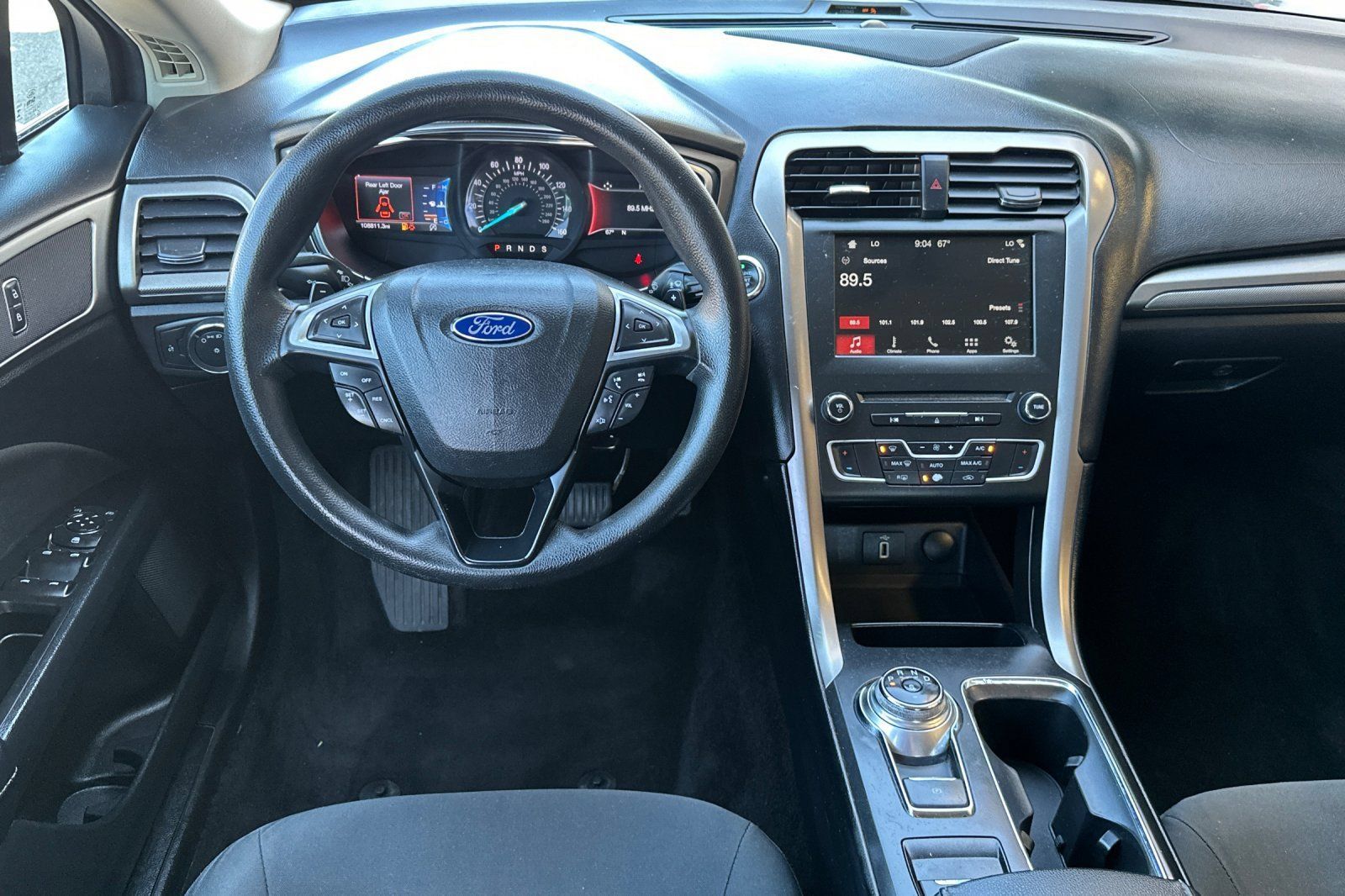 Used 2017 Ford Fusion SE w/ Fusion SE Technology Package FWD image 18