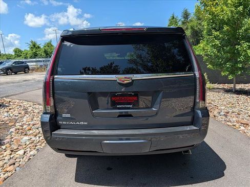 Used 2020 Cadillac Escalade Platinum AWD/4WD image 4