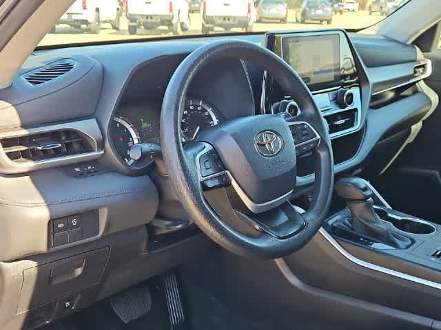 Used 2023 Toyota Highlander L FWD image 10