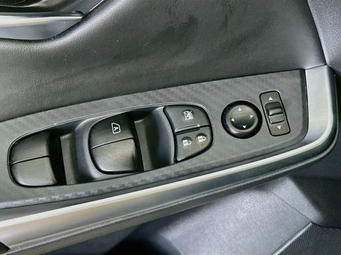 Used 2025 Nissan Sentra SR w/ SR Premium Package FWD image 15