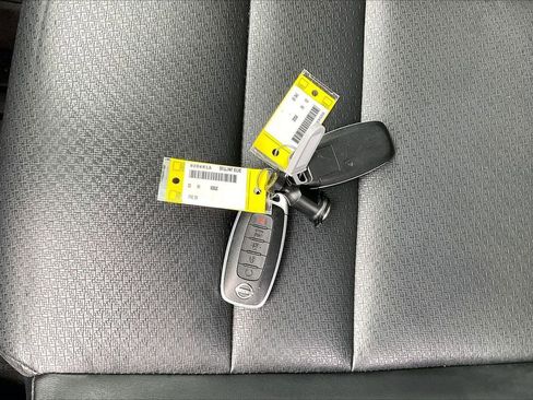 Used 2023 Nissan Rogue SV w/ SV Premium B Package image 33