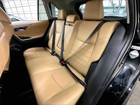 Used 2020 Toyota RAV4 XLE Premium image 29