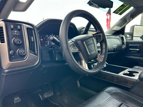 Used 2015 GMC Sierra 2500 Denali AWD/4WD image 6