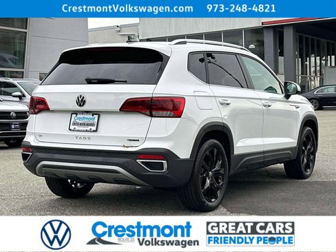 Used 2022 Volkswagen Taos SE w/ Panoramic Sunroof Package image 3
