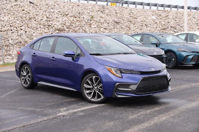 Used 2022 Toyota Corolla SE FWD image 2