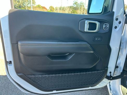 Used 2024 Jeep Wrangler Sahara image 17