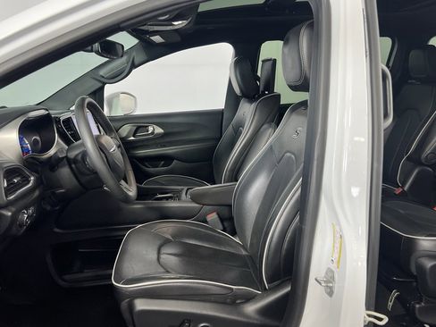 Certified 2022 Chrysler Pacifica Limited w/ Uconnect Theater Family Group image 21