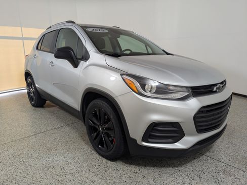 Used 2018 Chevrolet Trax LT w/ Redline Edition FWD image 1