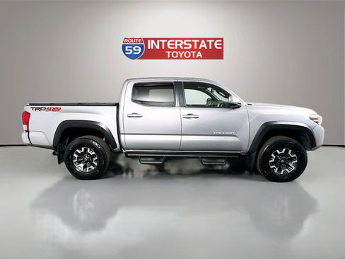Used 2017 Toyota Tacoma TRD Off-Road w/ Premium & Technology Package image 8