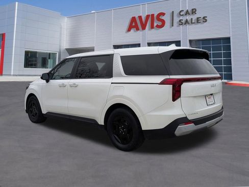 Used 2025 Kia Carnival image 9