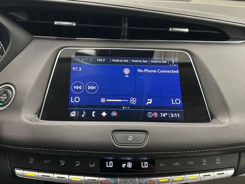 Used 2023 Cadillac XT4 Luxury w/ Cold Weather Package AWD/4WD image 32