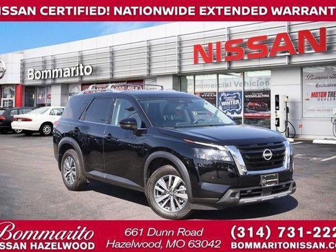 Used 2025 Nissan Pathfinder SL image 1