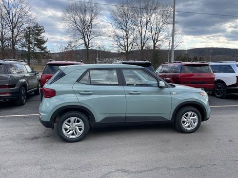 New 2026 Hyundai Venue SE image 3