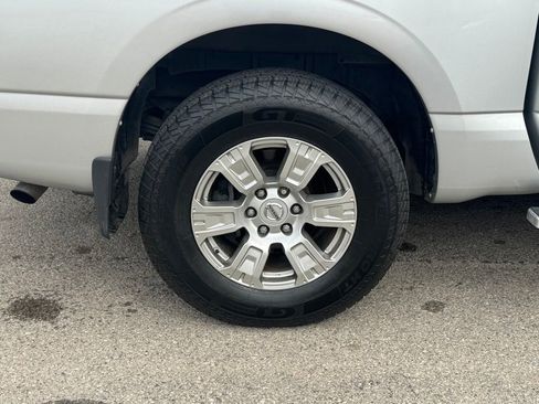 Used 2018 Nissan Titan SV w/ SV Convenience Package image 8