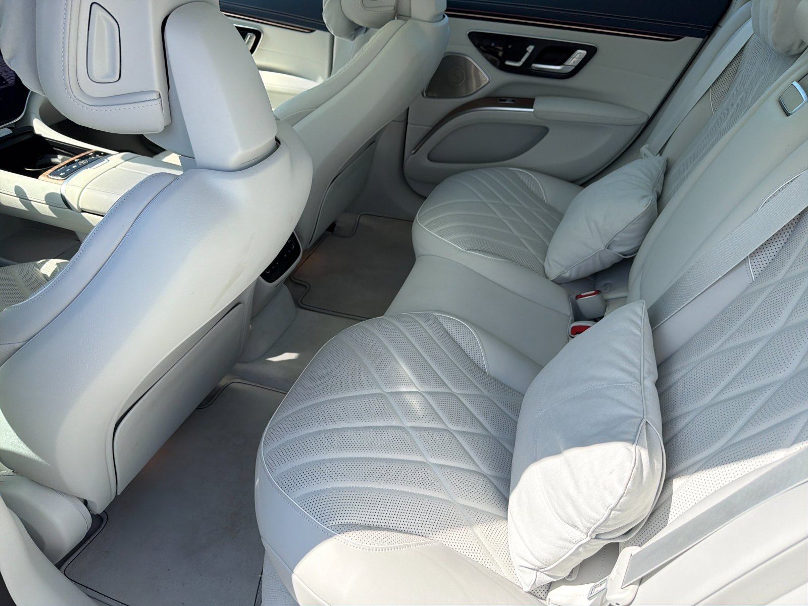 Used 2023 Mercedes-Benz EQS 580 4MATIC Sedan image 9