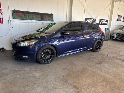 Used 2017 Ford Focus ST image 1