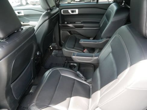 Used 2020 Ford Explorer XLT w/ Equipment Group 202A AWD/4WD image 8