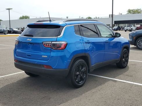 Used 2022 Jeep Compass Latitude FWD image 4