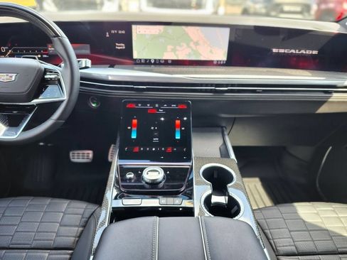 Used 2025 Cadillac Escalade V AWD/4WD image 12