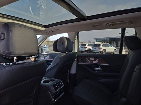 New 2026 Mercedes-Benz GLS 580 4MATIC image 30