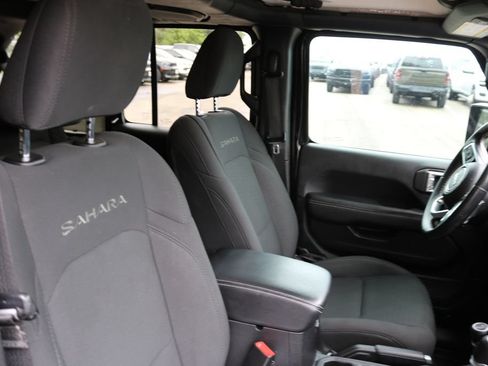 Used 2019 Jeep Wrangler Unlimited Sahara AWD/4WD image 21