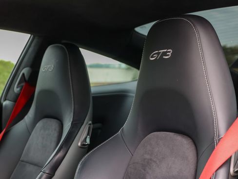 Certified 2018 Porsche 911 GT3 RWD image 33