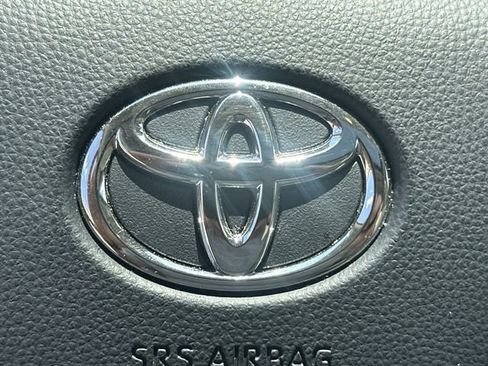 Used 2021 Toyota Highlander Limited FWD image 29