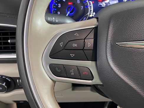 Used 2017 Chrysler Pacifica Limited image 18