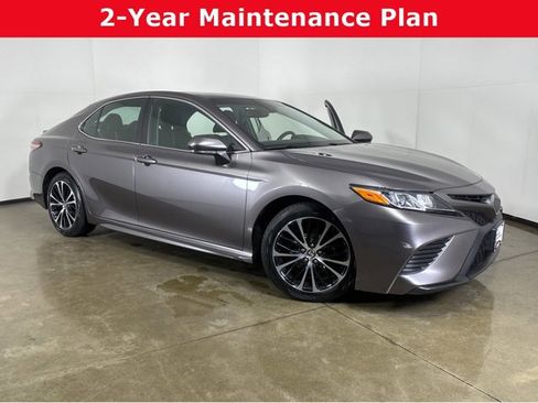 Used 2018 Toyota Camry SE image 1