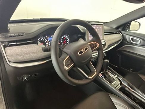 Used 2024 Jeep Compass Latitude AWD/4WD image 14