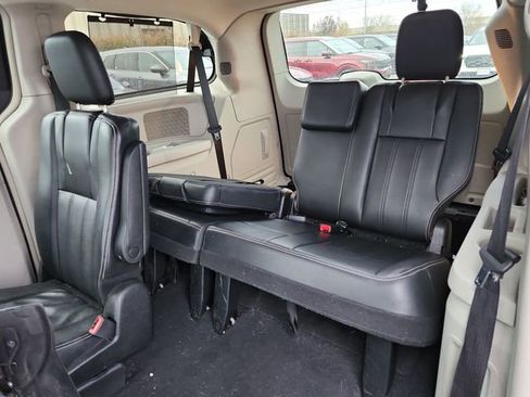 Used 2013 Chrysler Town & Country Touring image 23