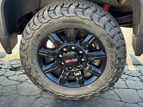 Used 2025 GMC Sierra 2500 AT4 w/ AT4 Premium Plus Package image 7