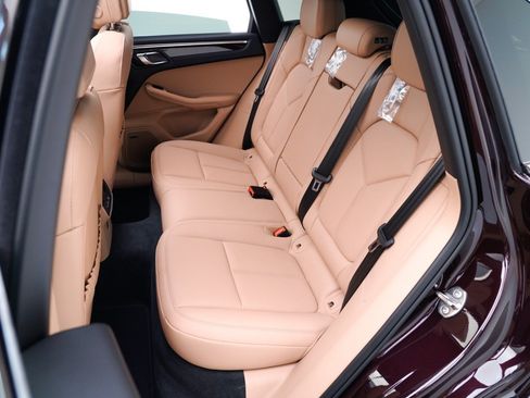 Certified 2026 Porsche Macan AWD/4WD image 29