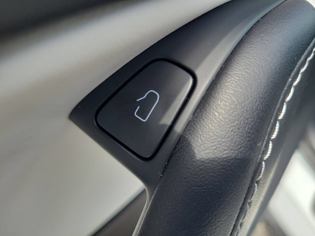 Used 2022 Tesla Model Y Performance AWD/4WD image 14