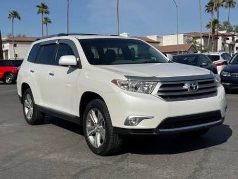 Used 2012 Toyota Highlander Limited w/ Tow Pkg FWD image 1