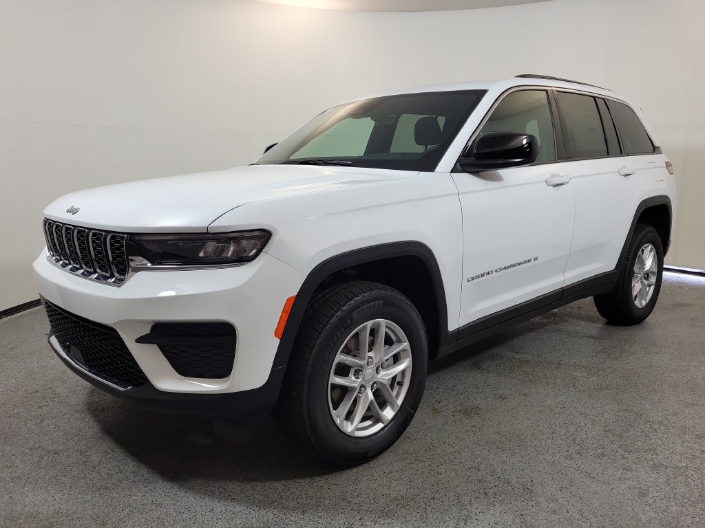 New 2026 Jeep Grand Cherokee Laredo RWD image 3