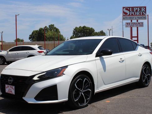 Used 2023 Nissan Altima 2.5 SR w/ SR Premium Package image 7