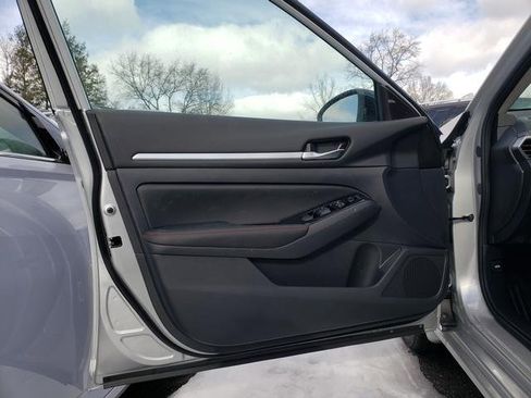 New 2025 Nissan Altima 2.5 SR image 11