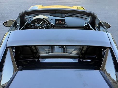 Used 2021 MAZDA MX-5 Miata RF Grand Touring RWD image 18