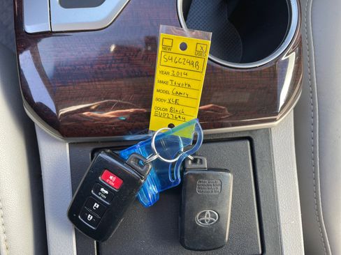 Used 2014 Toyota Camry XLE image 5