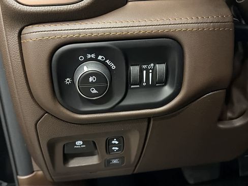 Used 2025 RAM 1500 Limited w/ Off Road Group image 10