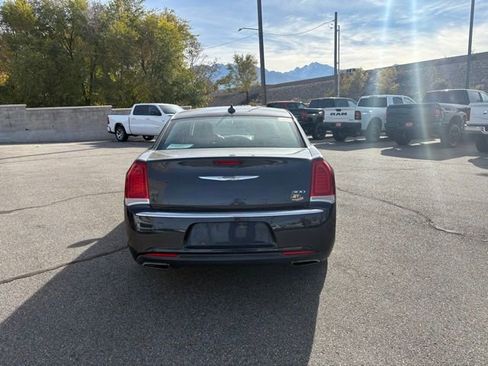 Used 2016 Chrysler 300 Limited image 5