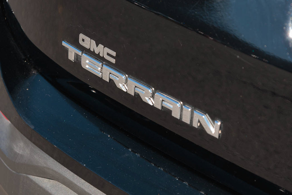 Used 2021 GMC Terrain SLE w/ Driver Convenience Package FWD image 33
