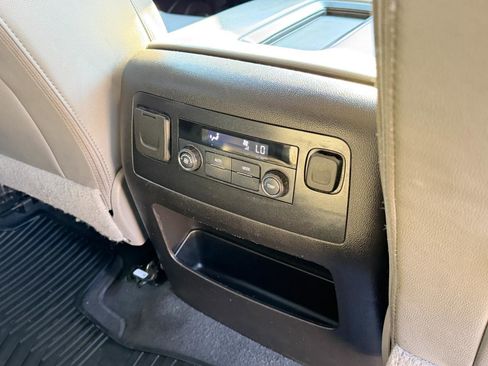 Used 2020 Chevrolet Suburban LT image 44